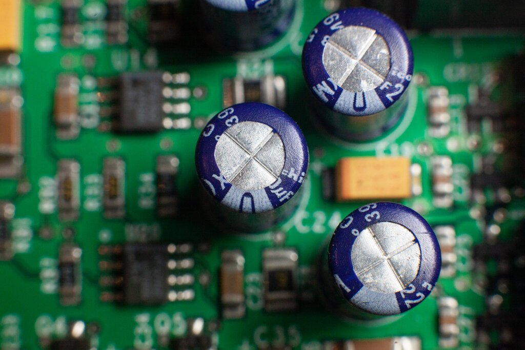 Smoothing with Capacitors - Building Your First Power Rectifier ...