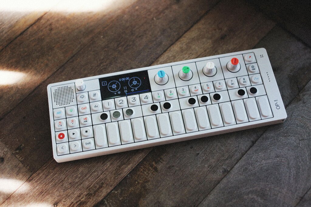 Dirtywave M8 Tracker Music Production